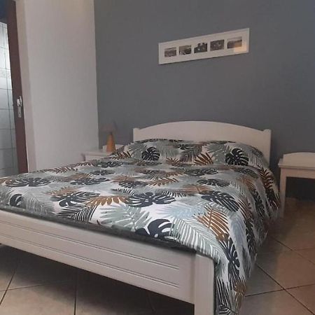Chambre D'Hote Magdeleine Le Guillaume エクステリア 写真